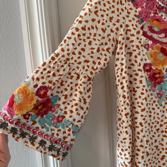 Savanna Jane Boho Multicolor Floral Embroidered Blouse Size Small Bell Sleeves - Picture 4 of 7
